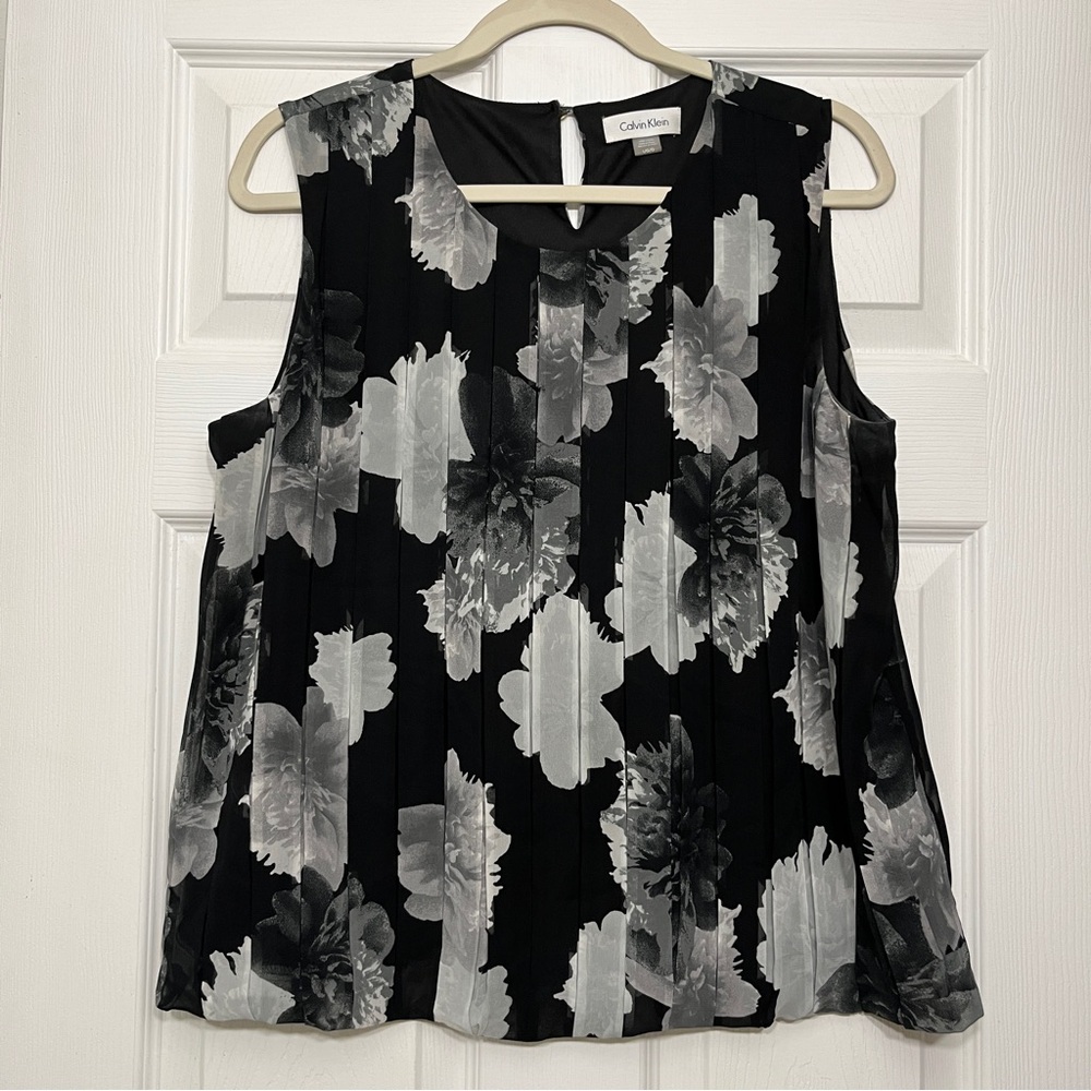 Calvin Klein Sleeveless Dressy Top, Large